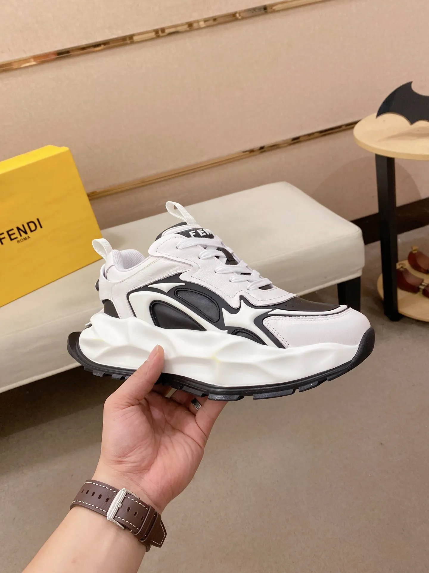 Factory price 580💰 FENDI new model (Fendi) official website 1:1 copy 👊🏻Upper 🇮🇹Imported cowhide🇩🇪Inside imported breathable mesh lining. The original outsole is molded to reflect the identity of every man, and the upper foot is elegant and stable🚶🏻🚶🏻The high-end custom counter original replica📯The shoe last remains unchanged regardless of wind and rain, and can withstand the verification of time🔍️,🔵 Size: 39-45. Can be customized 38-46 non-refundable and non-exchangeable!